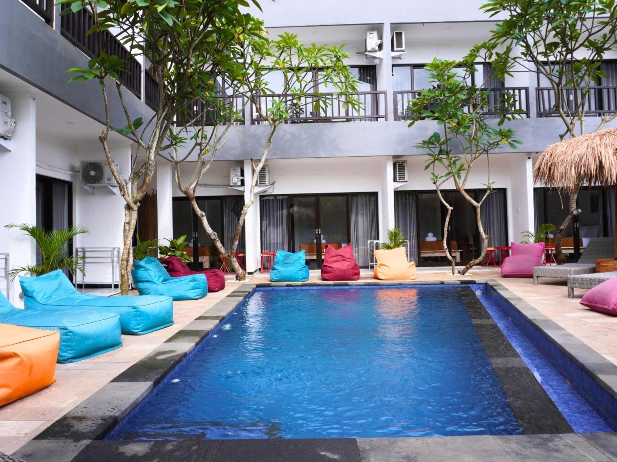 Summer Of Surf Hostel Uluwatu Ungasan Kültér fotó