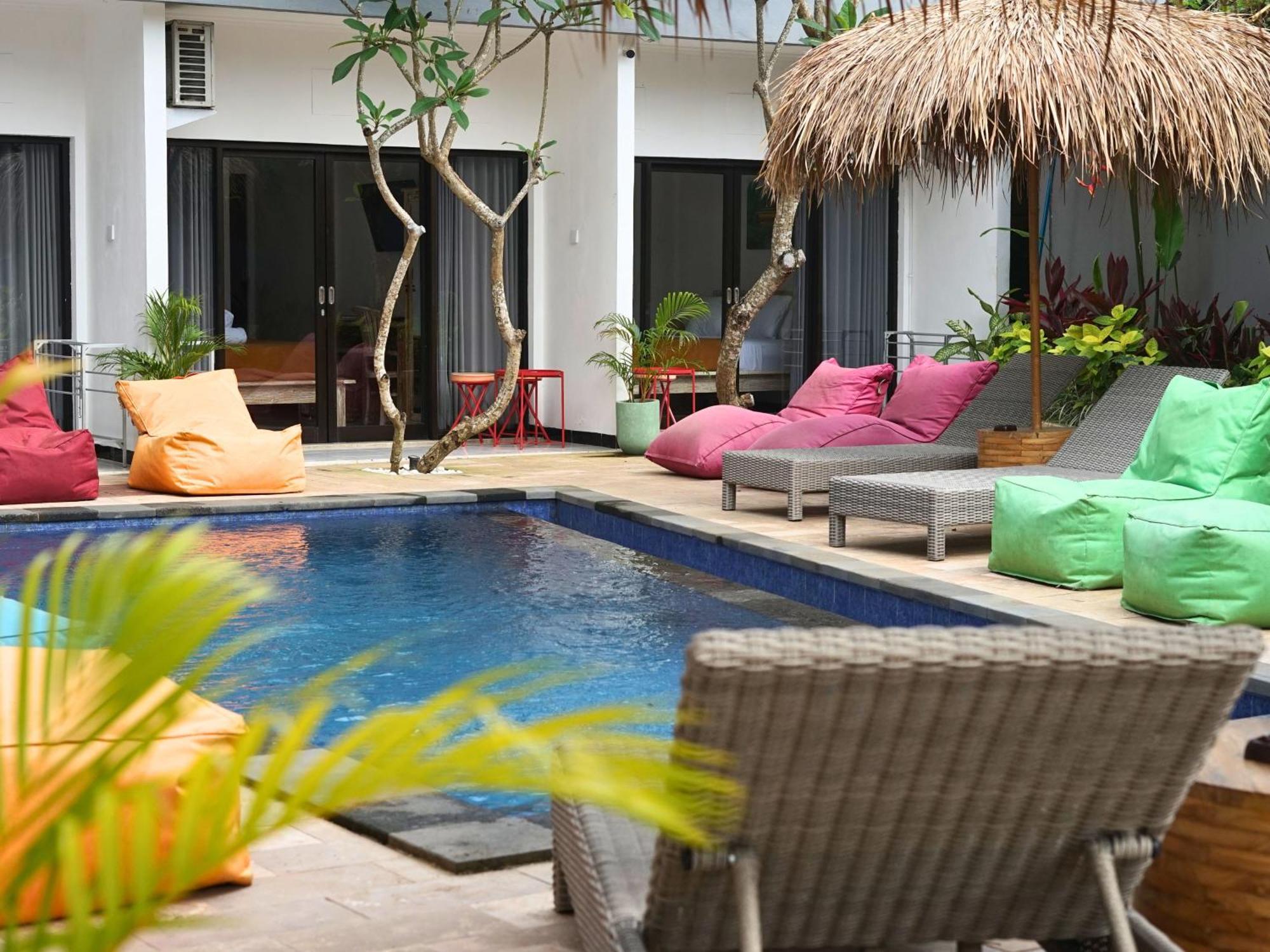Summer Of Surf Hostel Uluwatu Ungasan Kültér fotó